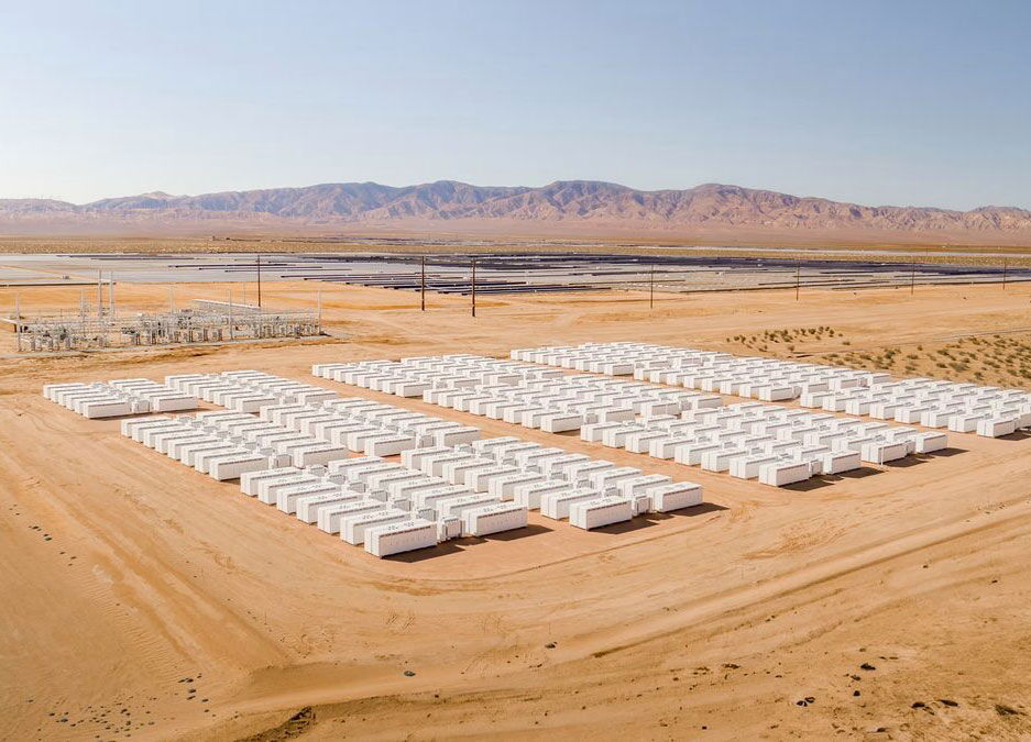 EV-Storage-Grids Large-scale commercial battery storage installation in a desert field